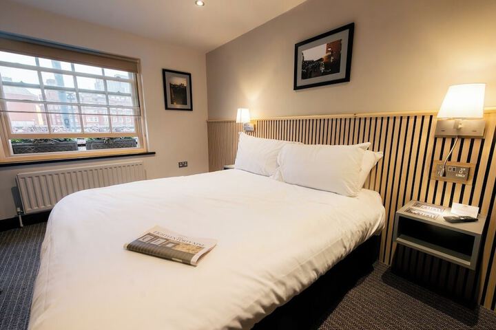 Room 10 of 46