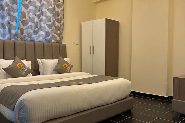 Room 10 of 16