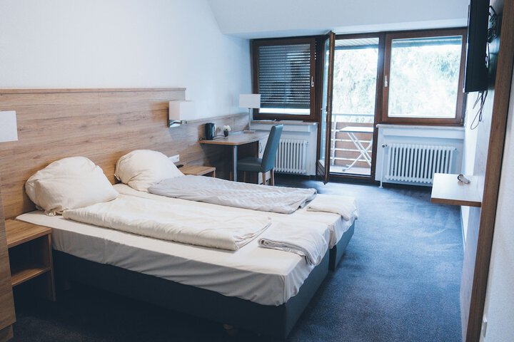 Room 5 of 8