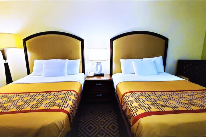 1 Queen Bed (11 of 20)