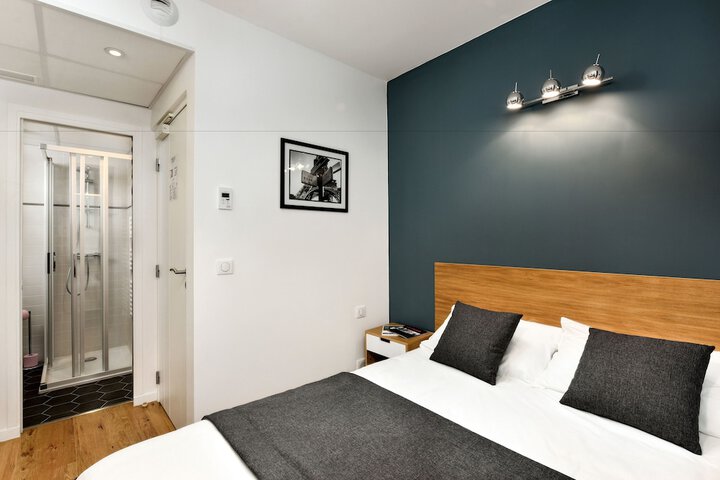 Room 4 of 33