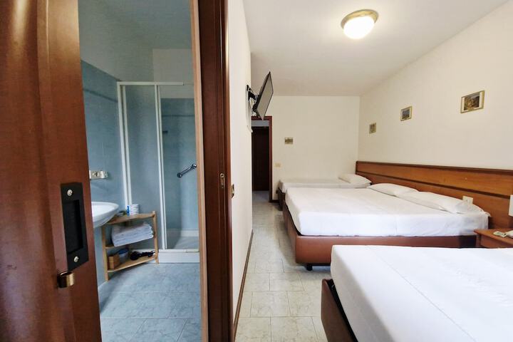 Room 26 of 58