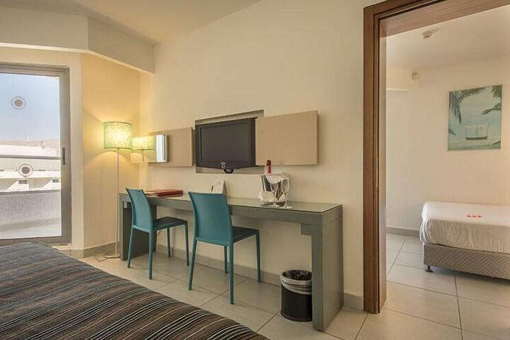 Room 45 of 147