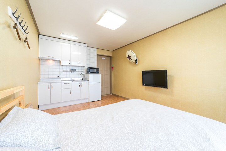 Room 3 of 63