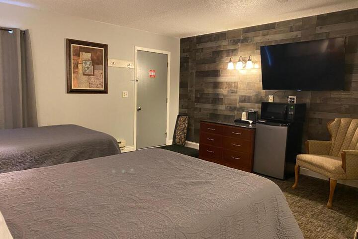 Standard Room, King or Two Doubles (1 of 8)