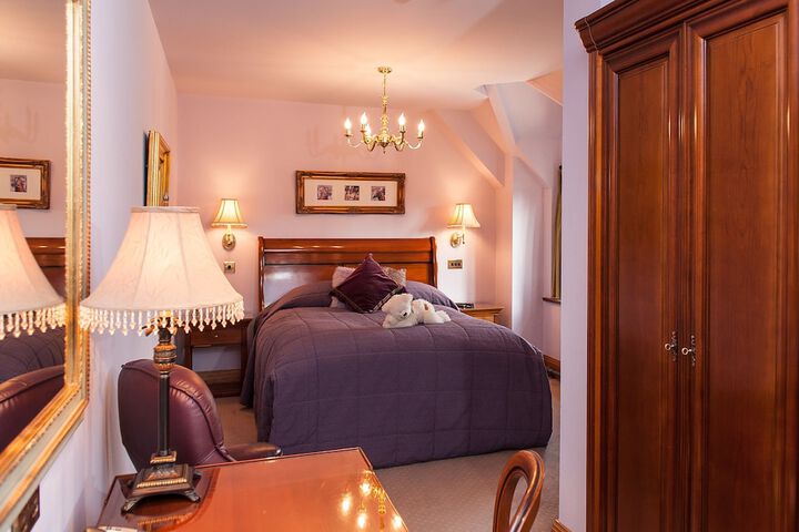 Room 7 of 32