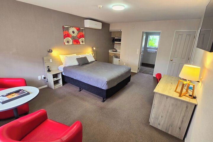 Room 44 of 175