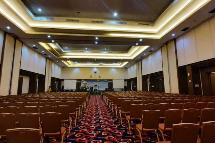 Ballroom/Hall 28 of 35