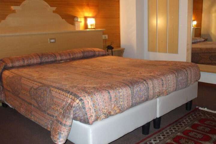 Room 4 of 31