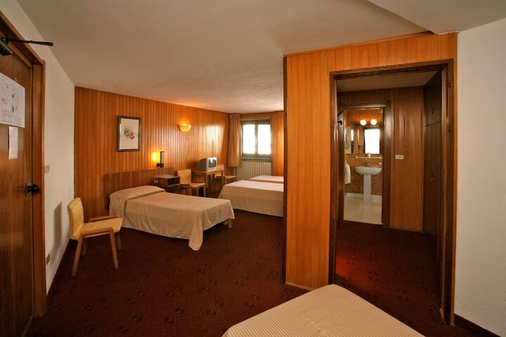 Room 12 of 44