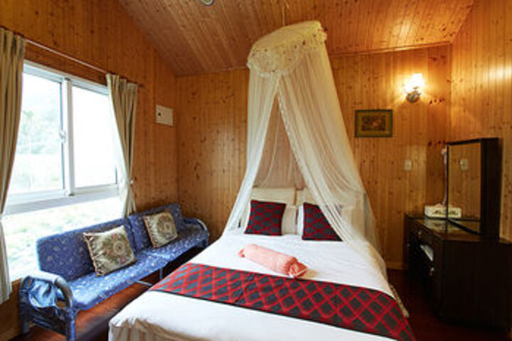 Room 7 of 12