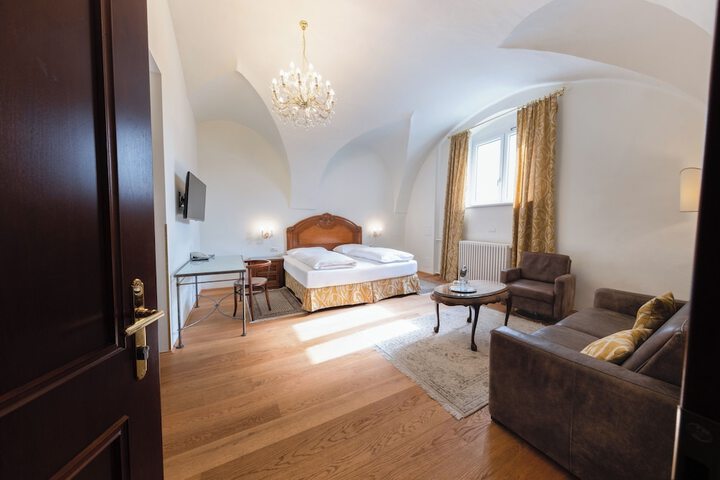 Room 15 of 62