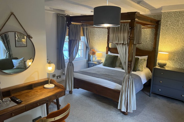 Room 13 of 90