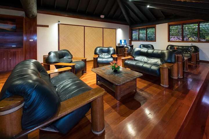 Lounge 176 of 246