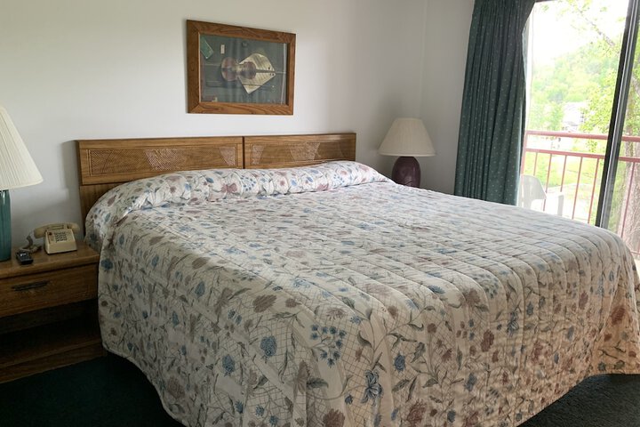 Room 11 of 186