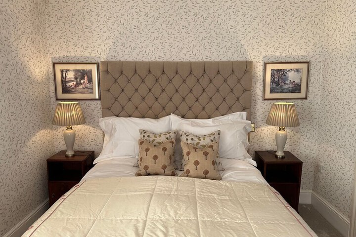 Room 11 of 14