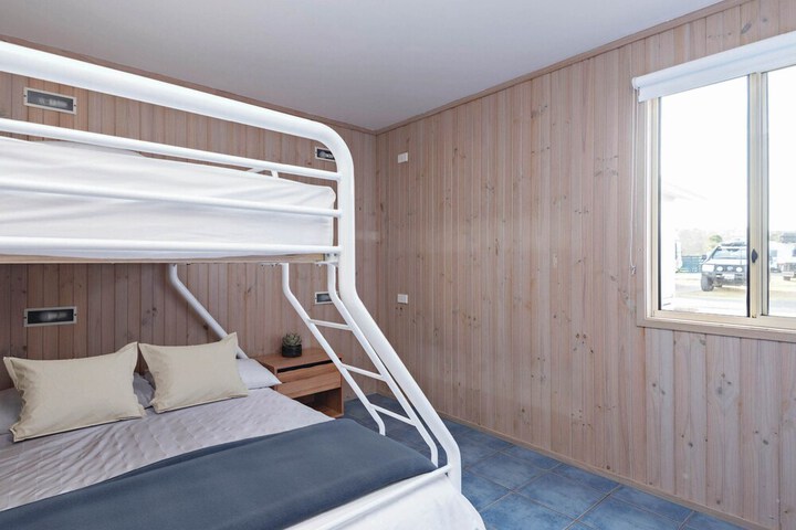 Room 27 of 154