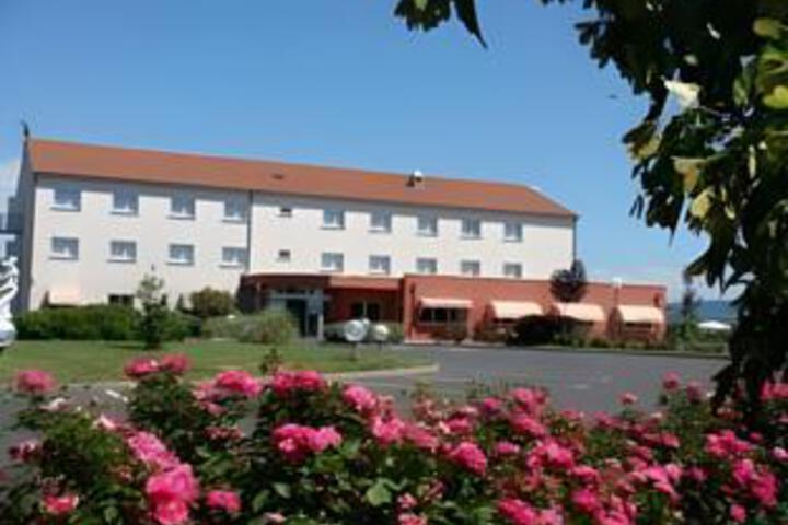 Artemis Hotel &  Spa Bistro Coquet in Cohade