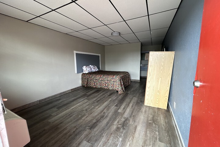 Room 2 of 5