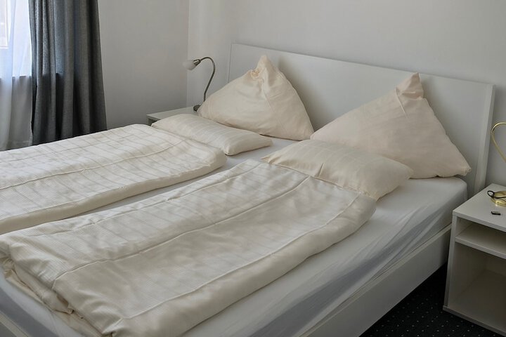 Room 9 of 25