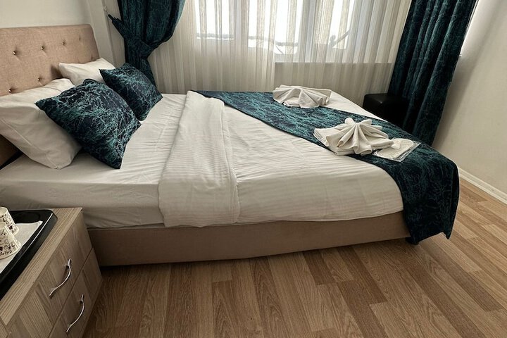 Room 10 of 19