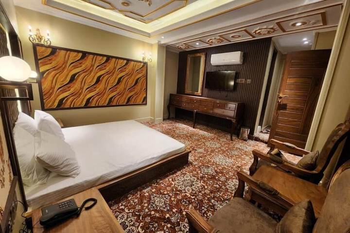 Room 7 of 8