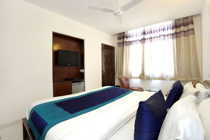 Room 12 of 25