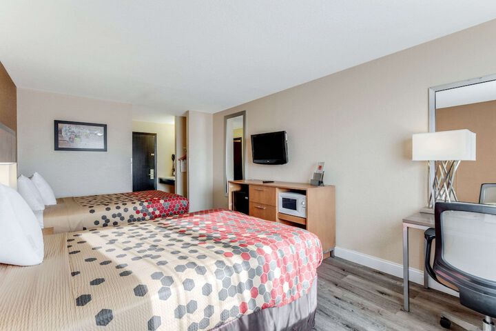 2 Double Beds (4 of 10)