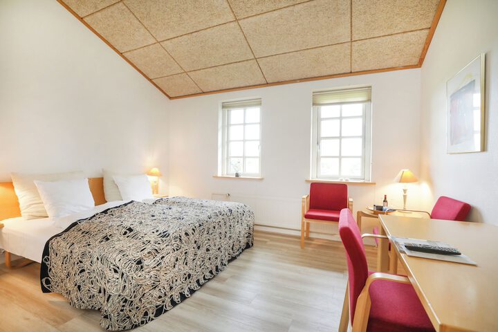 Room 5 of 49