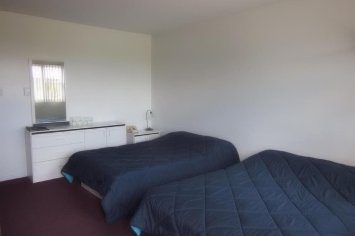 Room 3 of 33