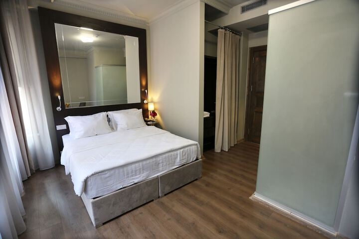 Room 14 of 93