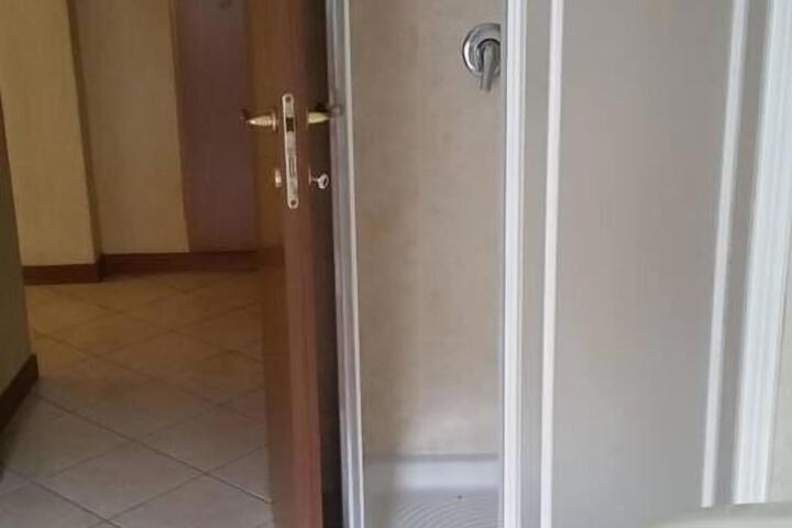 Room 5 of 18