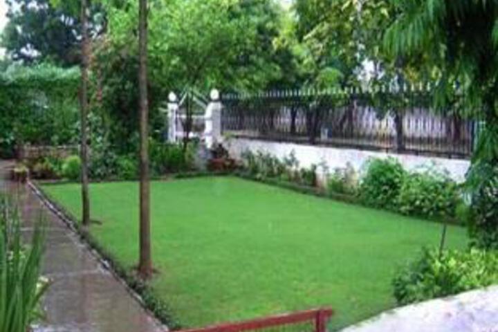 Hotel Yuvraj Kothi Rao