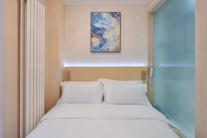 Room 15 of 60