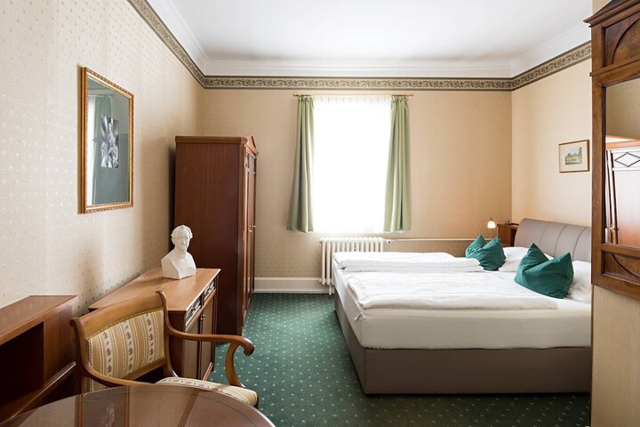 Room 12 of 53