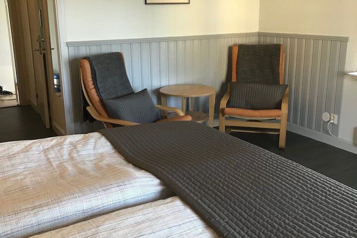 Room 6 of 73