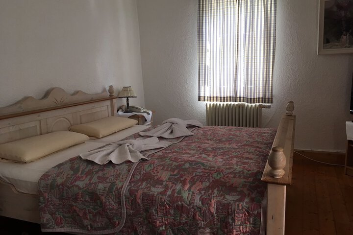 Room 3 of 7