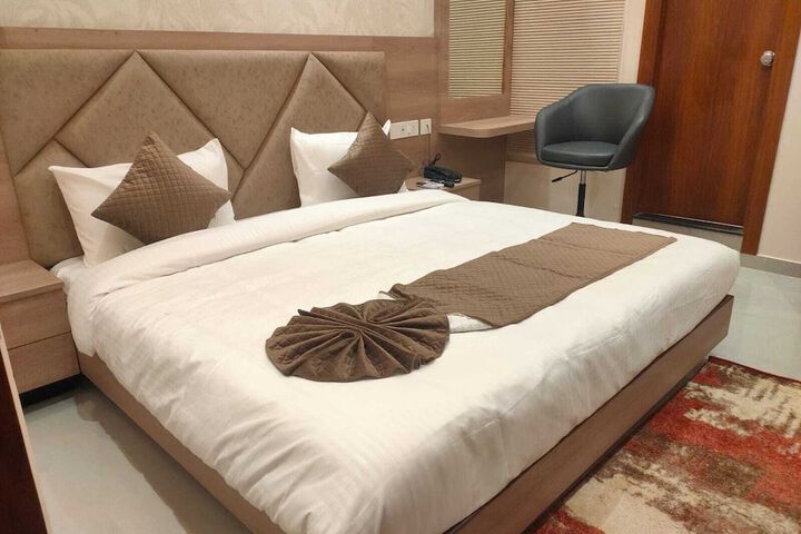 Room 6 of 15