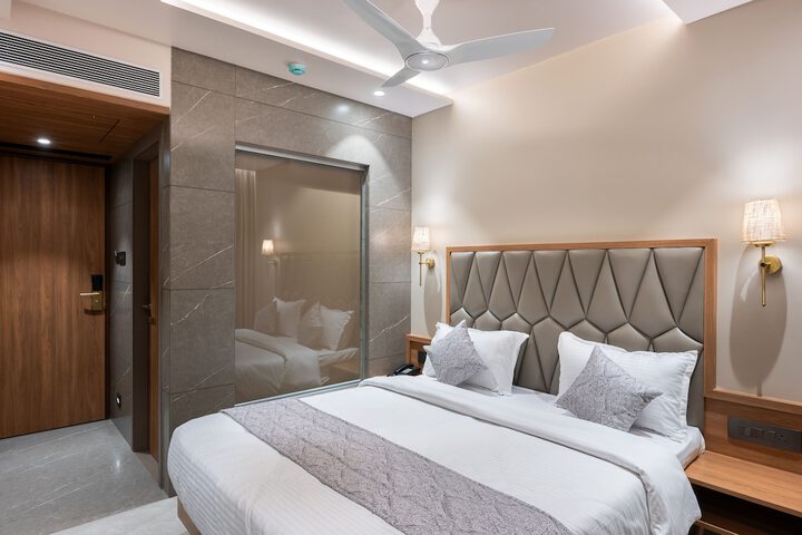 Room 3 of 20