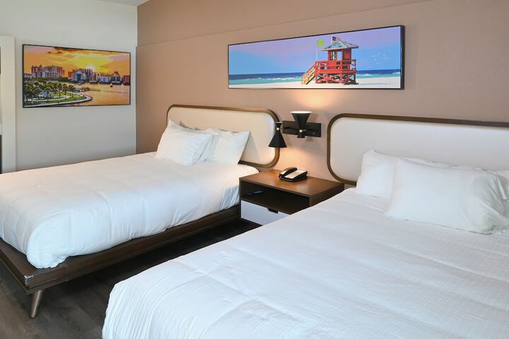 Premium 2 Queen Beds Pool View Balcony (8 of 8)