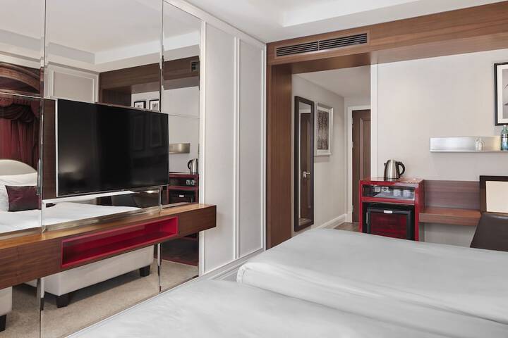 Room 15 of 81