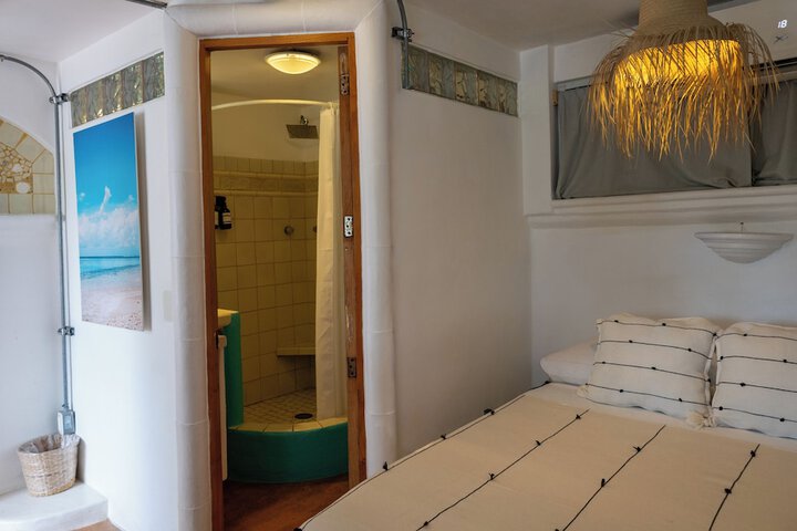 Room 93 of 103