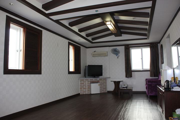 Room 11 of 39