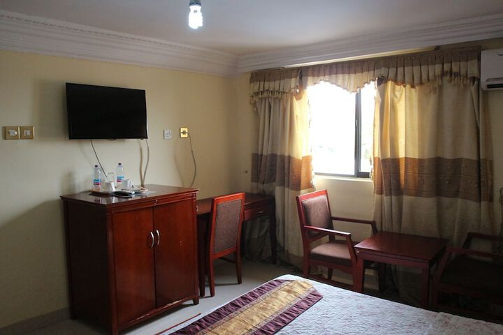 Room 9 of 47