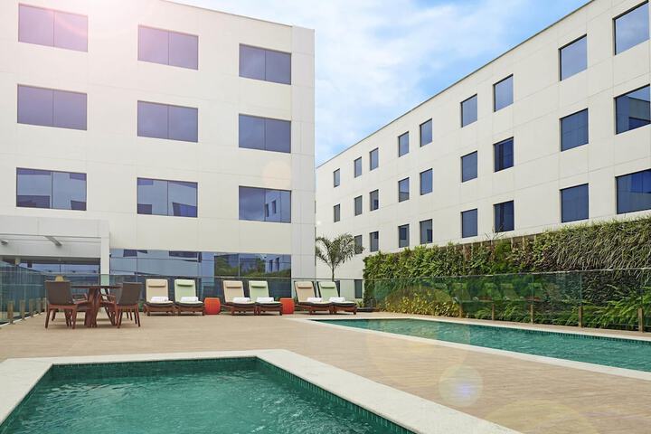 Pool Hotel