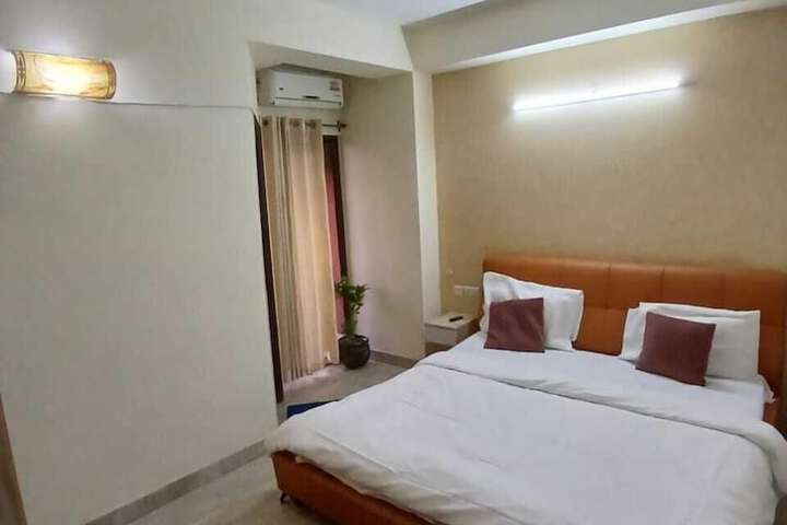 Room 7 of 8