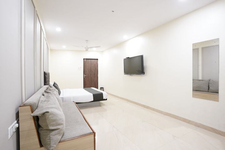 Room 8 of 32
