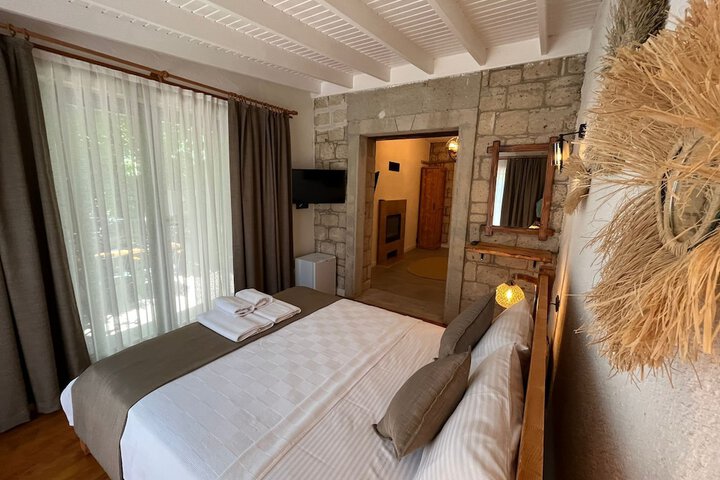 Room 27 of 46
