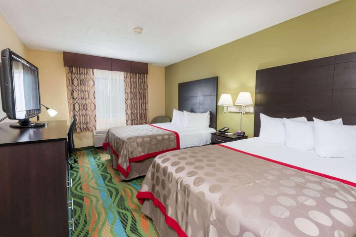 2 Queen Beds (1 of 2)