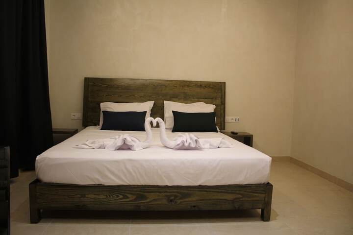Room 18 of 153